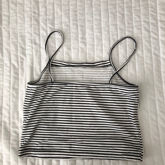 Cute crop top - Picture 2 of 3